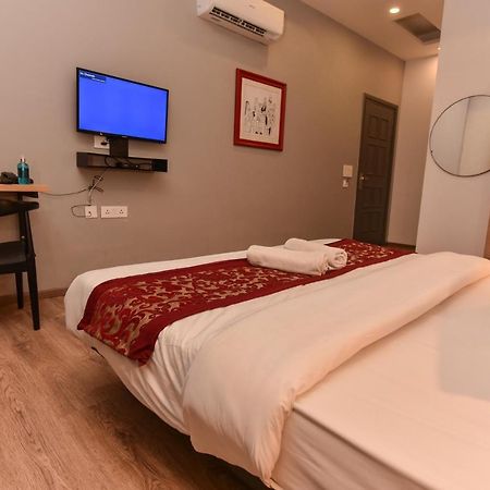 Hotel Red Saffron New Delhi Exterior photo
