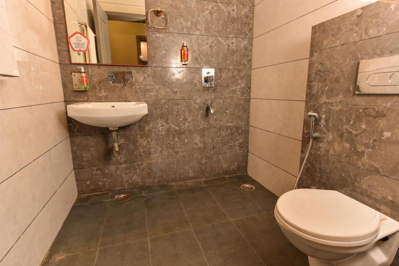 Hotel Red Saffron New Delhi Exterior photo