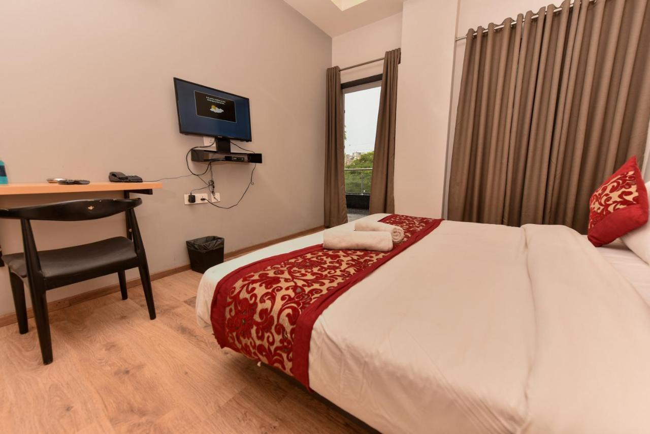 Hotel Red Saffron New Delhi Exterior photo