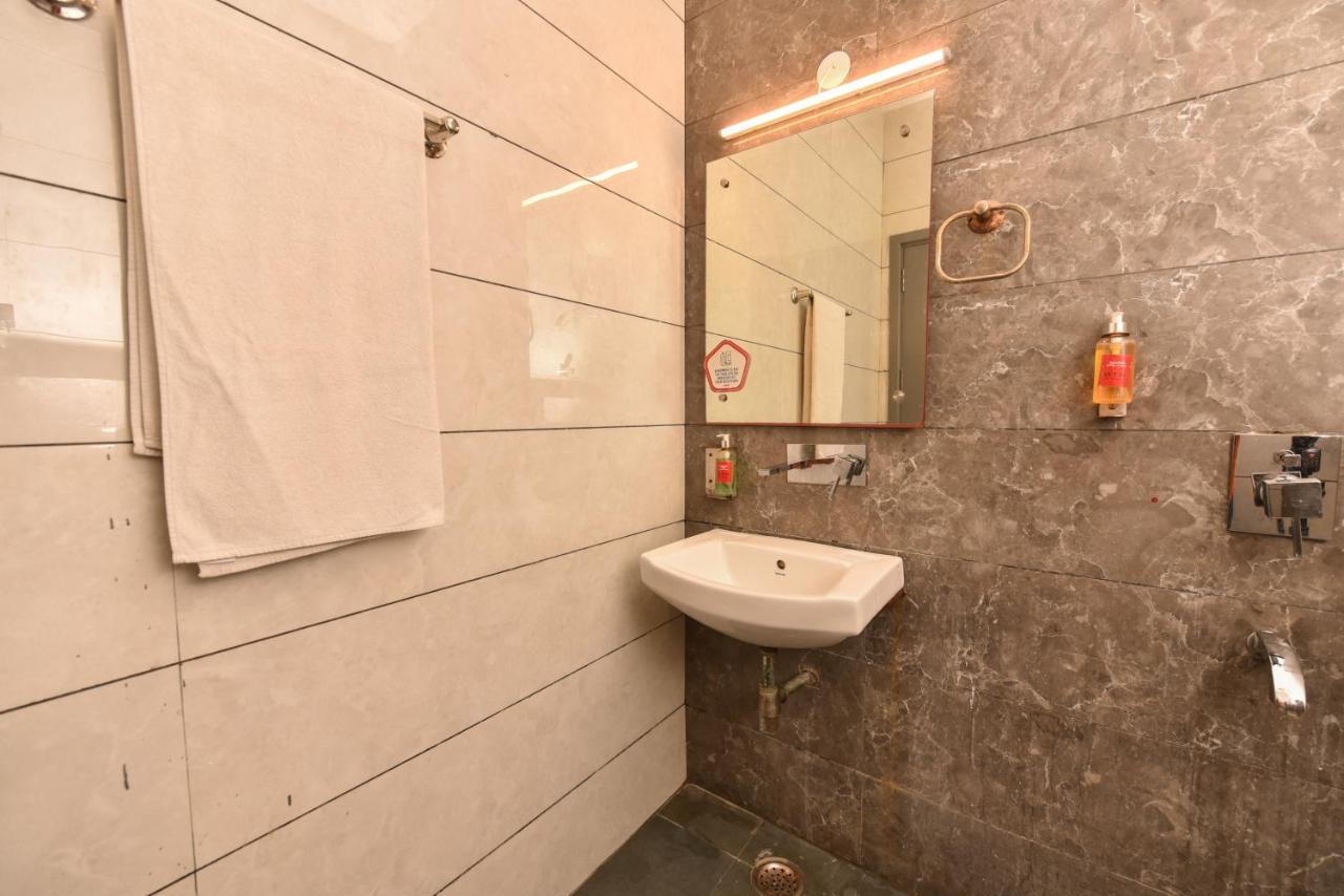 Hotel Red Saffron New Delhi Exterior photo
