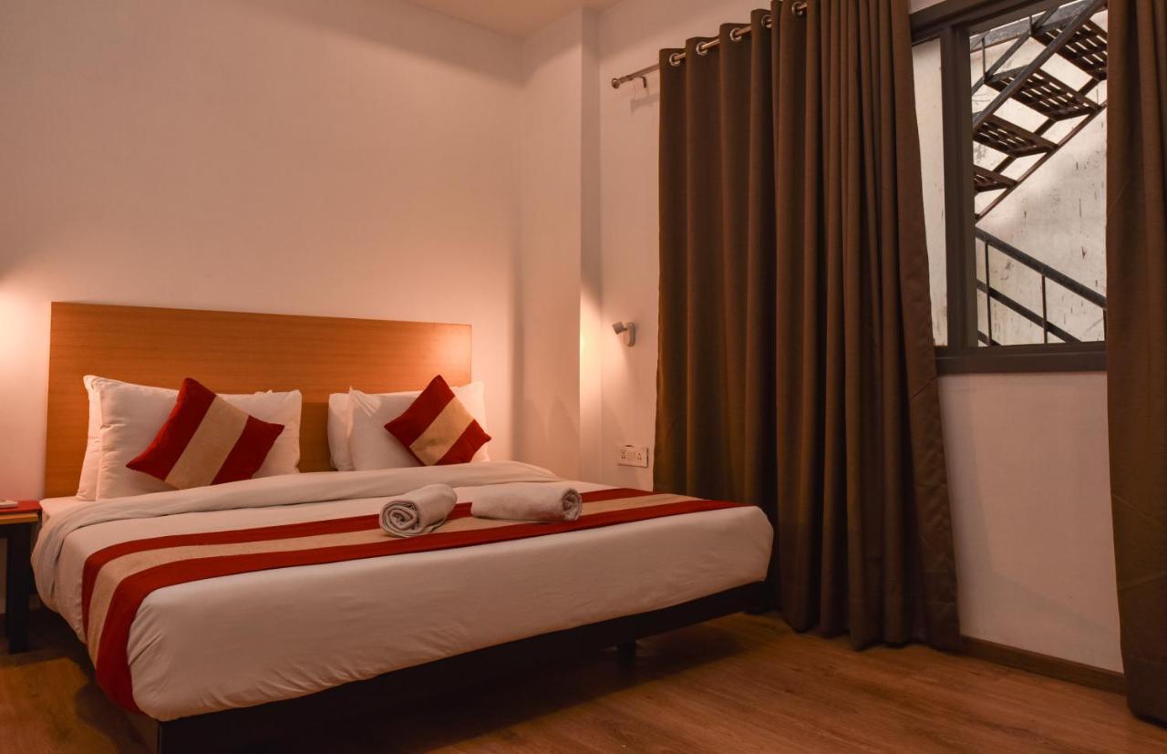 Hotel Red Saffron New Delhi Exterior photo