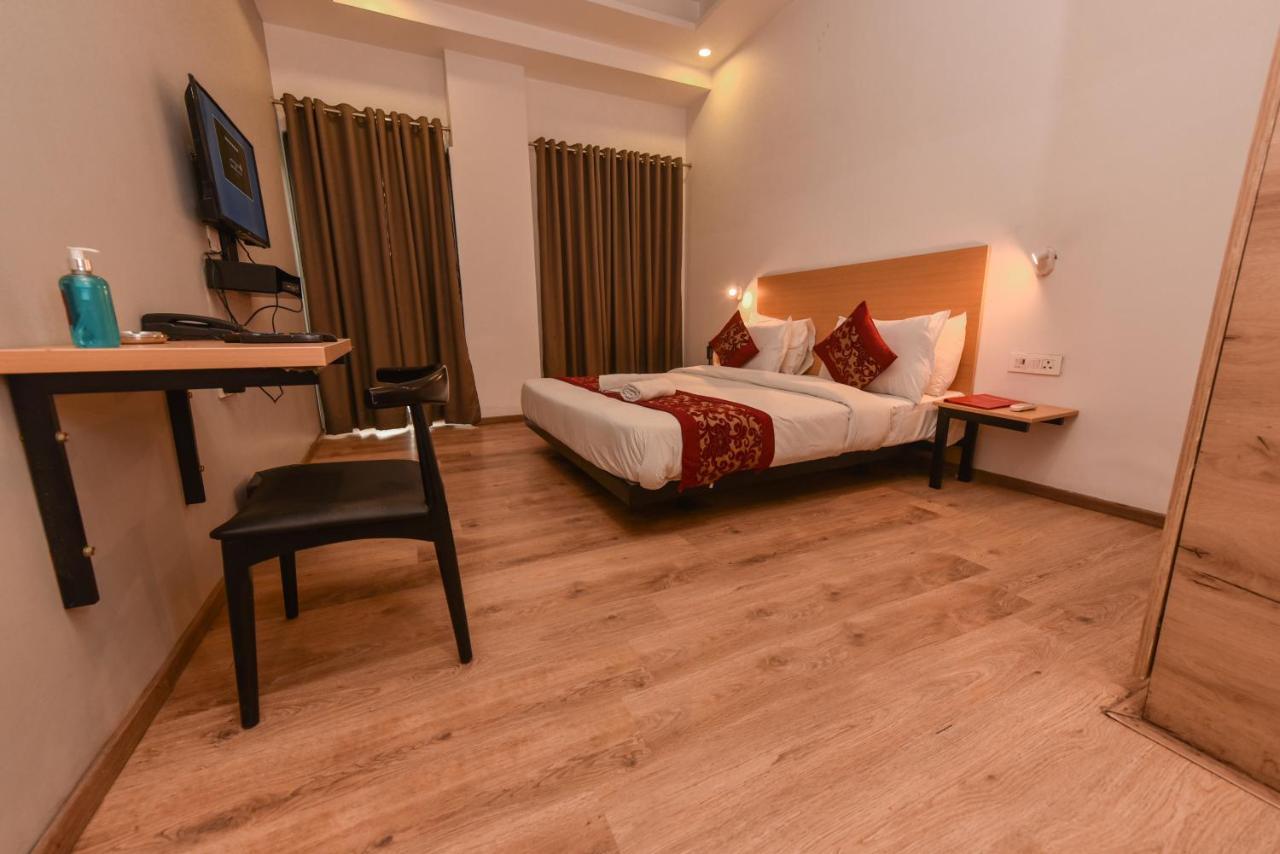 Hotel Red Saffron New Delhi Exterior photo