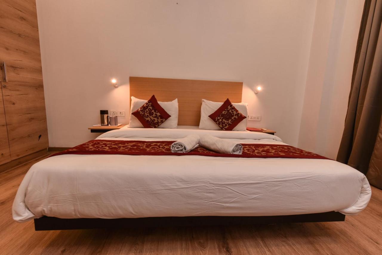 Hotel Red Saffron New Delhi Exterior photo