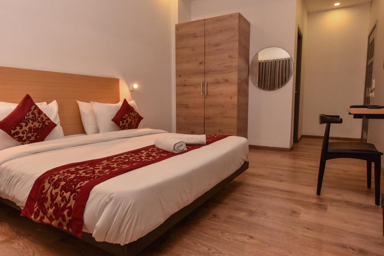 Hotel Red Saffron New Delhi Exterior photo